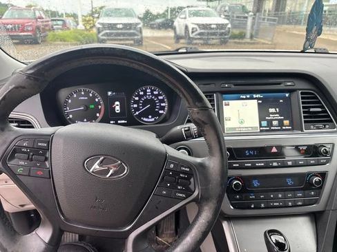 Used 2015 Hyundai Sonata Limited w/ Option Group 05 FWD image 11