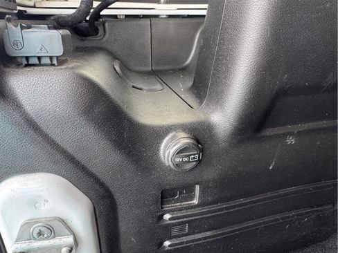 Used 2018 Jeep Wrangler Unlimited Sahara w/ Dual Top Group AWD/4WD image 10