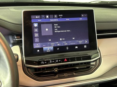 Used 2022 Jeep Compass Limited image 24