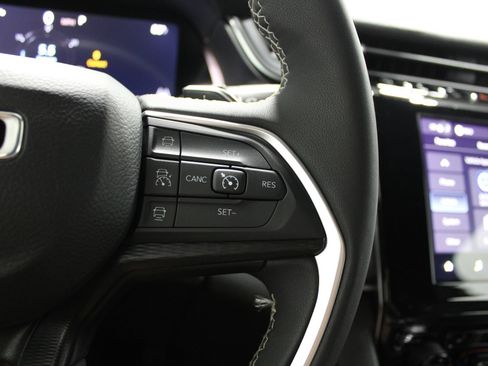 Used 2023 Jeep Grand Cherokee L Laredo AWD/4WD image 40