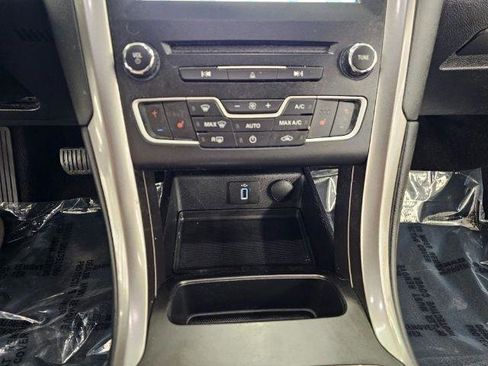 Used 2019 Ford Fusion SE FWD image 19