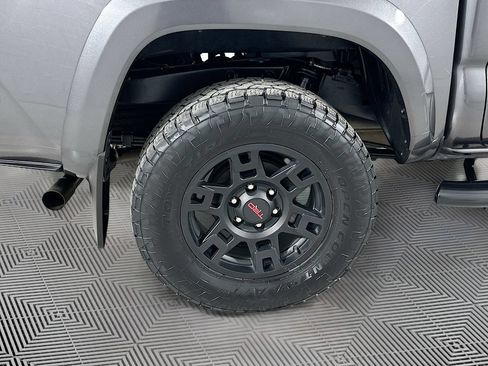 Used 2022 Toyota Tacoma TRD Sport w/ Technology Package AWD/4WD image 28