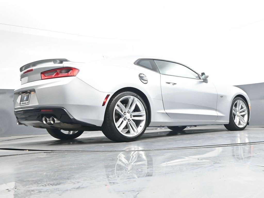 Used 2018 Chevrolet Camaro SS RWD image 30