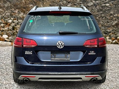 Used 2017 Volkswagen Golf Alltrack S image 4