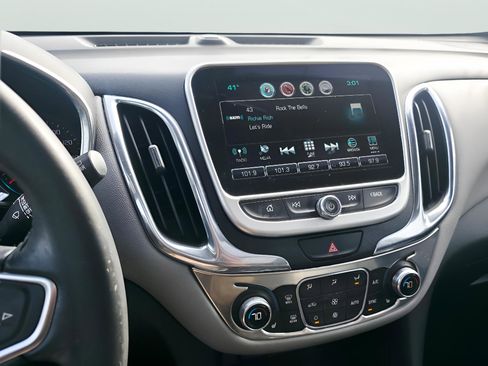 Used 2018 Chevrolet Equinox LT w/ Sun & Infotainment Package image 25