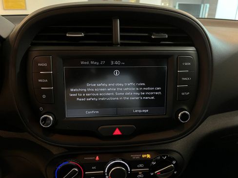 Used 2025 Kia Soul LX w/ LX Technology Package FWD image 20