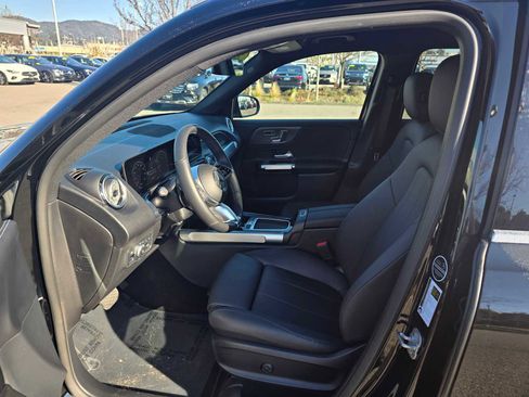 Used 2025 Mercedes-Benz GLB 250 4MATIC image 22