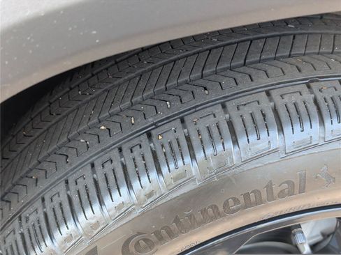 Used 2025 Chevrolet Equinox LT w/ Midnight Edition FWD image 41