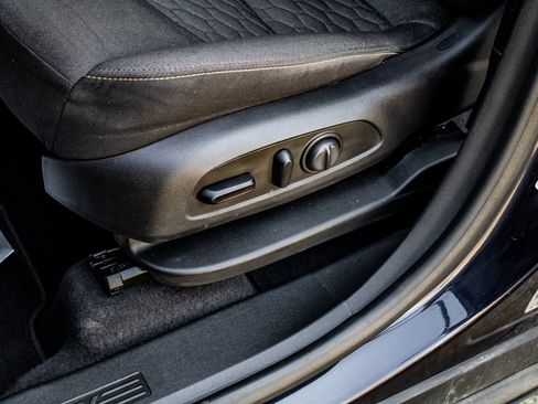 Used 2020 Chevrolet Equinox LT image 20