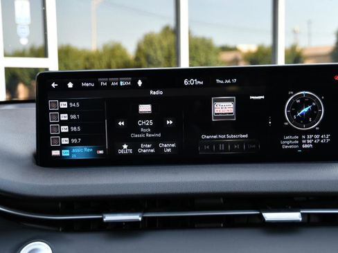 Used 2025 Genesis GV70 2.5T AWD/4WD image 16
