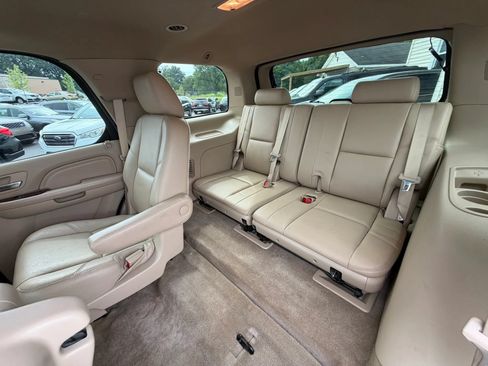 Used 2013 Cadillac Escalade Luxury AWD/4WD image 20