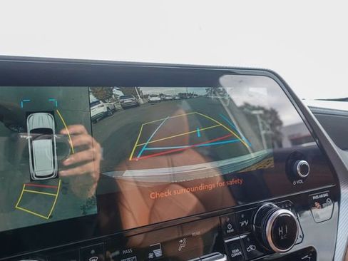 New 2026 Toyota Highlander Platinum image 23