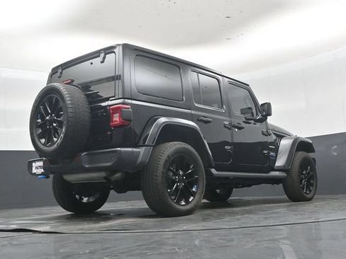 Used 2022 Jeep Wrangler Unlimited Sahara w/ Cold Weather Group AWD/4WD image 40
