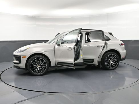 Certified 2023 Porsche Macan Turbo AWD/4WD image 35