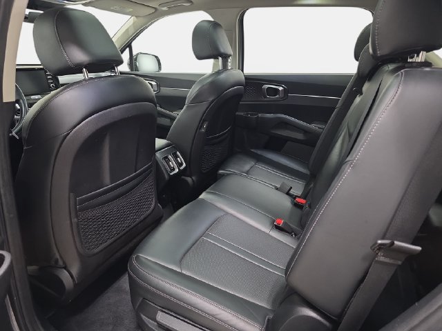 Used 2021 Kia Sorento S w/ Panoramic Sunroof Package AWD/4WD image 12