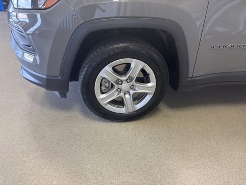 Used 2024 Jeep Compass Latitude image 3