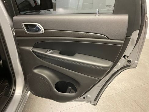 Used 2018 Jeep Grand Cherokee Altitude RWD image 29