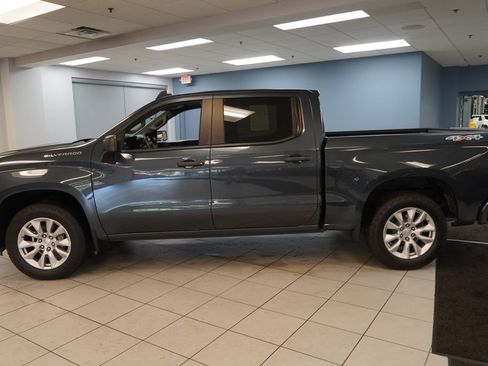 Used 2020 Chevrolet Silverado 1500 Custom w/ Custom Value Package AWD/4WD image 2