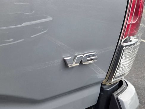 Used 2020 Toyota Tacoma Limited AWD/4WD image 9