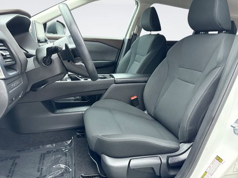 Used 2023 Nissan Rogue S AWD/4WD image 11