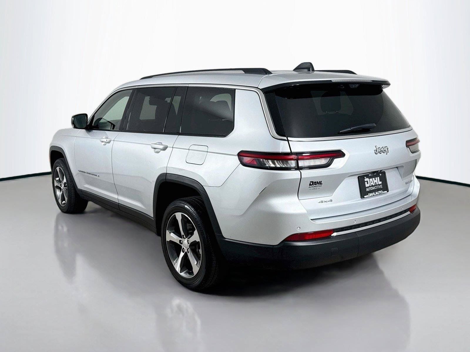 Used 2023 Jeep Grand Cherokee L Limited w/ Luxury Tech Group II AWD/4WD image 10