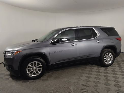 Used 2020 Chevrolet Traverse LS w/ LPO, Black Accent Package FWD image 2