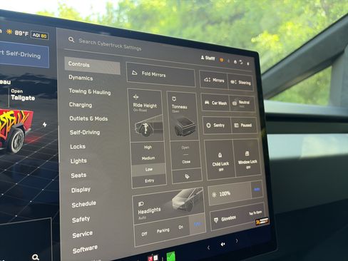 Used 2024 Tesla Cybertruck AWD Crew Cab image 37