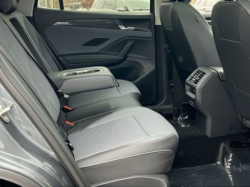 New 2026 Volkswagen Tiguan SE image 13