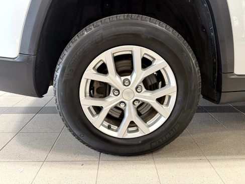 Used 2023 Jeep Grand Cherokee L Limited w/ Luxury Tech Group II AWD/4WD image 10