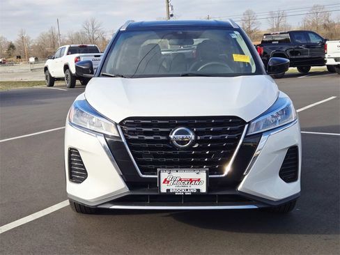 Used 2021 Nissan Kicks SV image 8