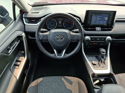 Certified 2021 Toyota RAV4 XLE w/ XLE Grade Weather Package AWD/4WD image 13