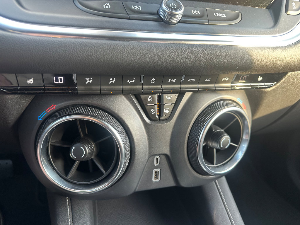 Used 2025 Chevrolet Blazer LT AWD/4WD image 21