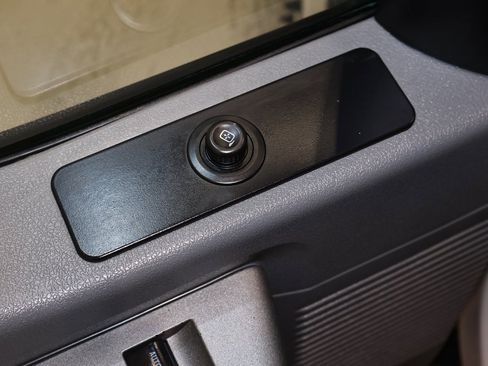 Used 2016 Ford F550 4x4 Regular Cab Super Duty image 12