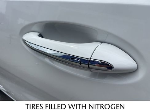 Used 2021 Buick Envision Avenir w/ Technology Package II image 24