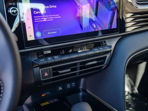 New 2026 Toyota Camry Hybrid FWD image 21