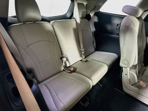 Used 2018 Buick Enclave Essence FWD image 25