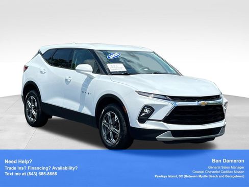 Used 2025 Chevrolet Blazer LT FWD image 3