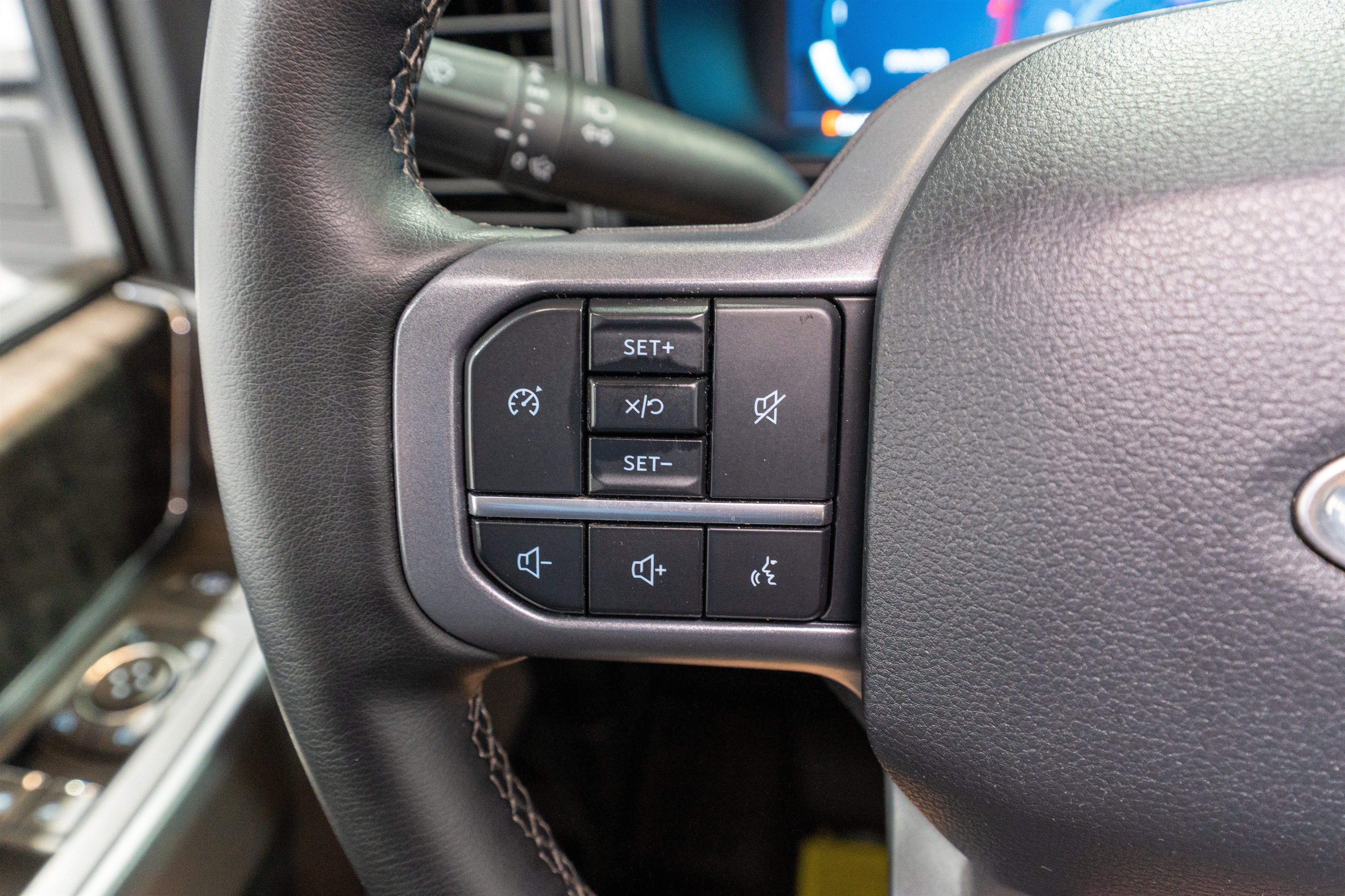 Used 2025 Ford F250 Lariat AWD/4WD image 30