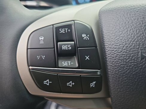 Used 2025 Ford Explorer Active w/ Active Comfort Package AWD/4WD image 17