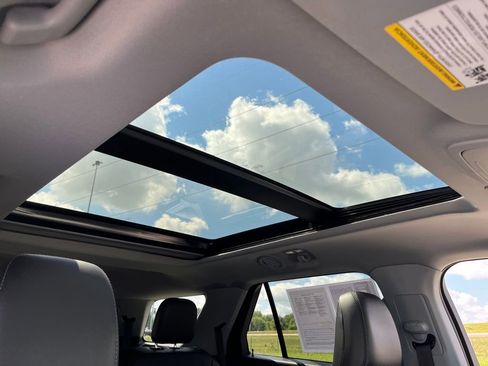 Used 2022 Ford Explorer XLT w/ Equipment Group 202A image 14