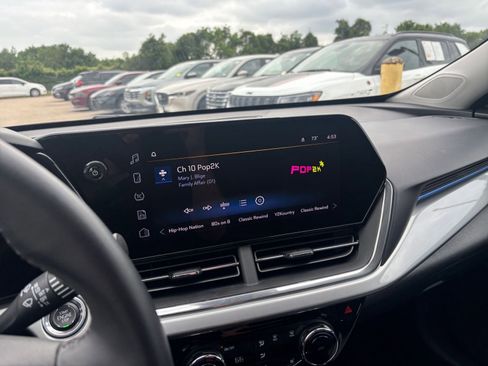 Used 2025 Chevrolet Trax LT w/ LT Convenience Package image 20