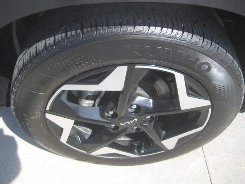 Used 2025 Kia Seltos S FWD image 8