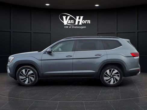 Used 2024 Volkswagen Atlas SE w/ Panoramic Sunroof Package image 56