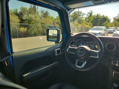 Used 2022 Jeep Wrangler Unlimited Sahara w/ Safety Group image 7