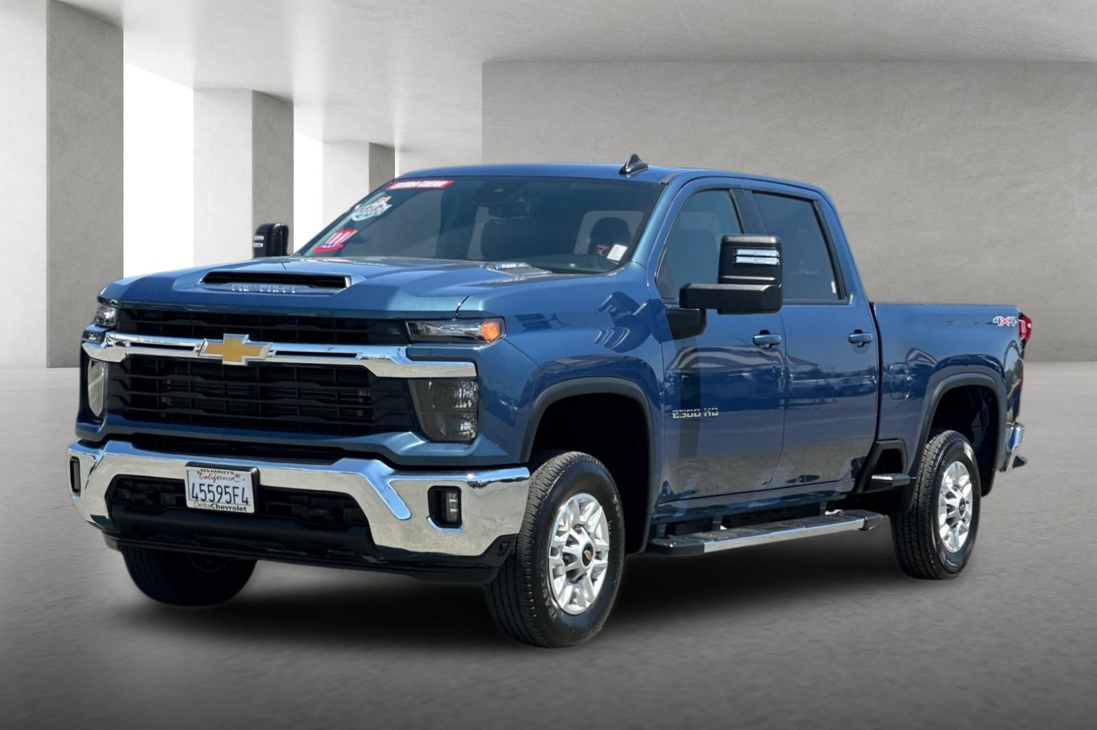 Used 2025 Chevrolet Silverado 2500 LT w/ Convenience Package AWD/4WD image 8