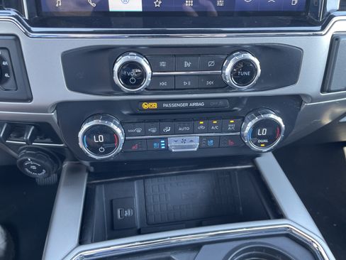 Used 2022 Ford F250 Lariat w/ Lariat Ultimate Package AWD/4WD image 27