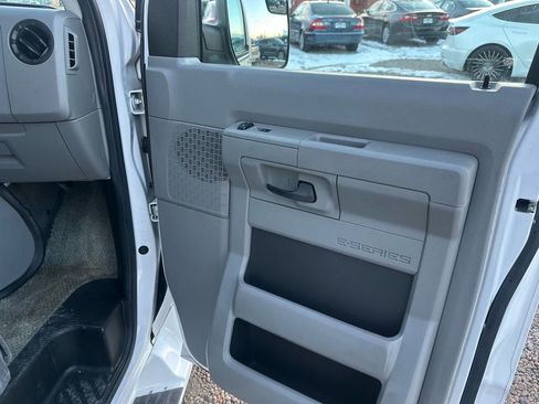 Used 2010 Ford E-150 and Econoline 150 image 14