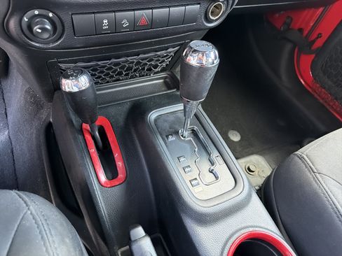 Used 2018 Jeep Wrangler Unlimited Sport S AWD/4WD image 29