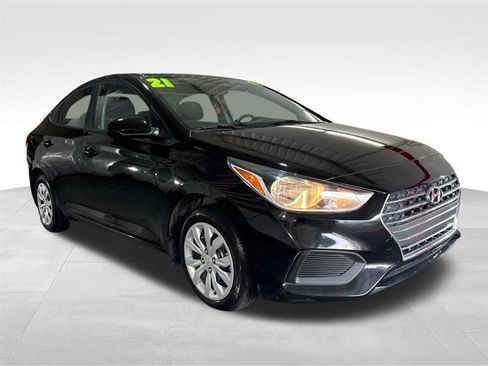 Used 2021 Hyundai Accent SE image 3