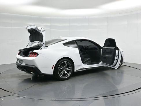 Certified 2024 Ford Mustang Coupe image 6